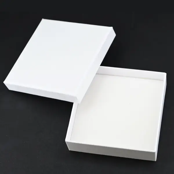 6 Boîtes Cadeau Cartonnées Bijoux  Universelles - 8,5 x 8,5 x 2,5 cm