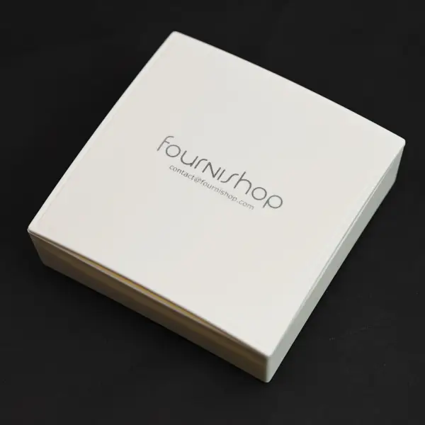 200 Boites Cadeau Plastique avec logo: 8 x 8 x 2.5 cm