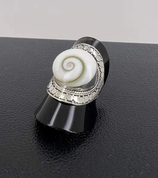 Bague Chevalière Oeil de Sainte Lucie et Argent