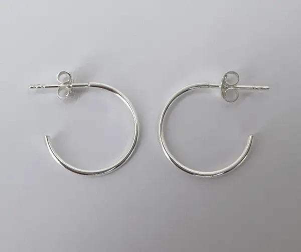 Petites Boucles Créoles avec Papillon Argent - 18 mm