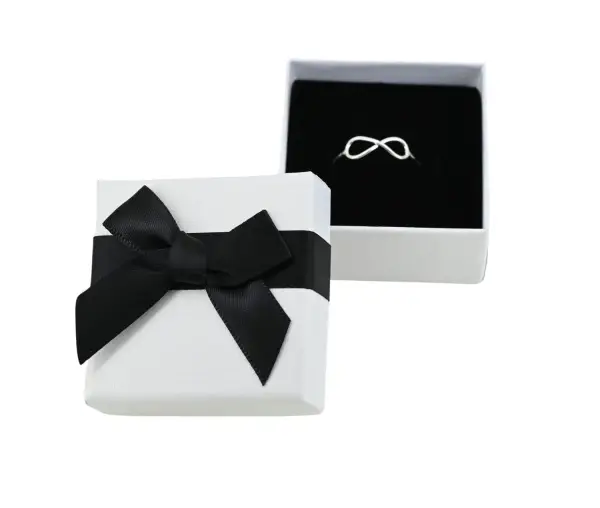 Lot de 12 Boîtes Cadeau Bague avec Ruban et Noeud - 5 x 5 cm - 3 coloris.