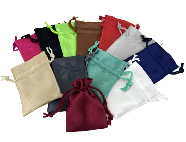 Lot de 600 Petits Sacs Pochettes Cadeau en Satin Mix 10 Coloris  5 x 7 cm.