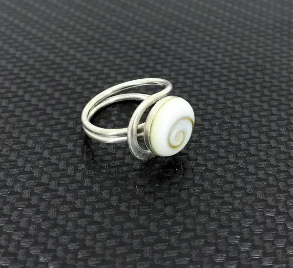 Bague Oeil de Sainte Lucie en Argent Forme Ronde