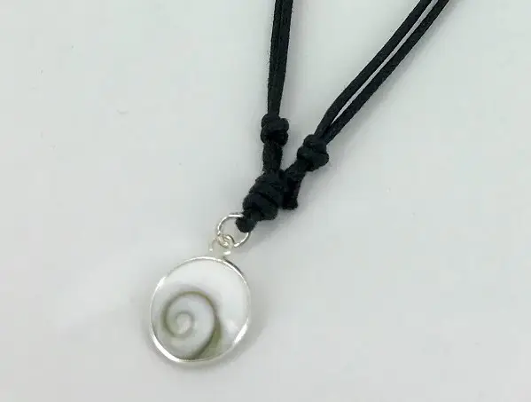 Collier Oeil de Sainte Lucie et Argent sur Cordon.