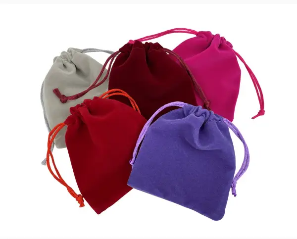 Lot de 50 pochettes en Velours - 10 x 12 cm - 7 couleurs.