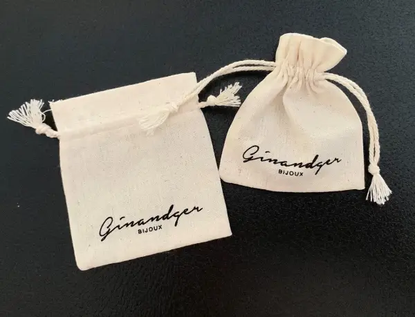 Pochette en Coton Naturel 13 x 15 cm avec Logo Monochrome