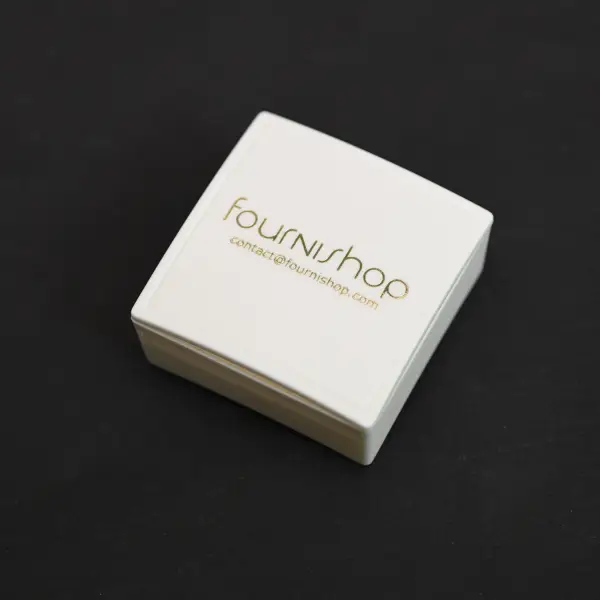 300 Boites Cadeau Plastique avec logo: 4 x 4 x 3.5 cm