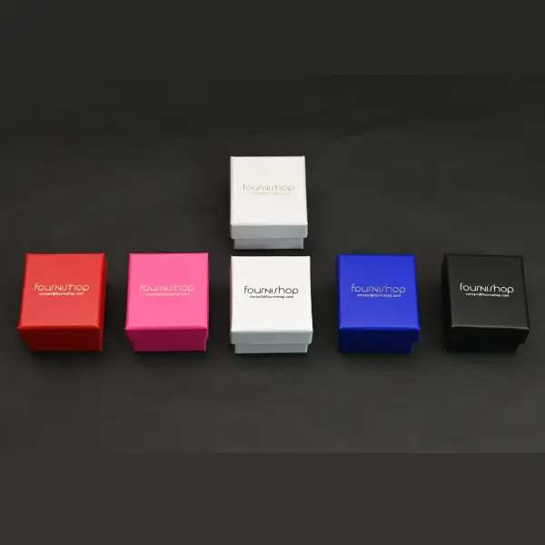 200 Boites Cadeau Cartonnées avec logo: 5 x 4,5 x 4 cm