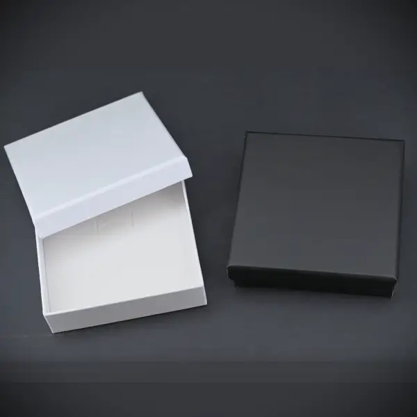 6 Boîtes Cadeau Cartonnées Bijoux  Universelles - 8,5 x 8,5 x 2,5 cm