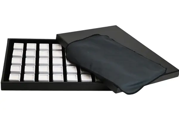Coffret Gemmologie / Diamantaire  avec 35 Boîtes Vitrées 3 x 3 cm Blanches.