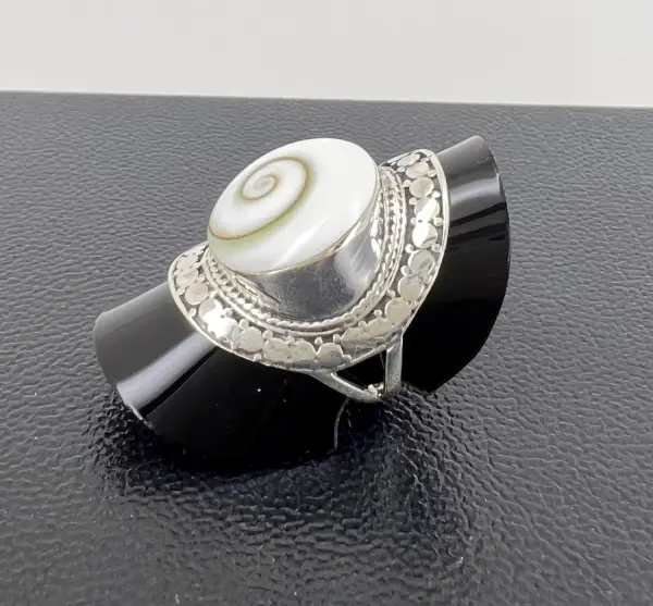 Bague Chevalière Oeil de Sainte Lucie et Argent