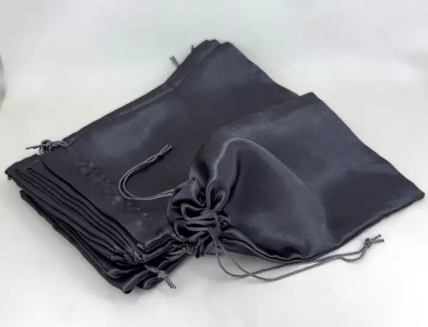 Lot de 12 Grands Sacs en Satin et Cordons 15 x 24 cm
