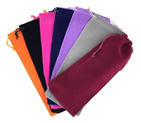 Lot de 25 pochettes en velours - 10 x 25 cm - 8 couleurs.