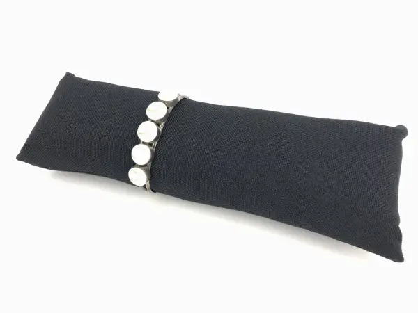 Long Coussin en Coton Noir pour Bracelet Montre - 23 x 7 cm