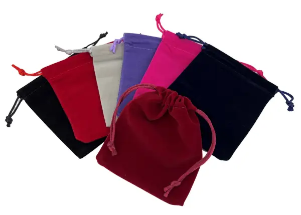 Lot de 50 pochettes en Velours - 10 x 12 cm - 7 couleurs.