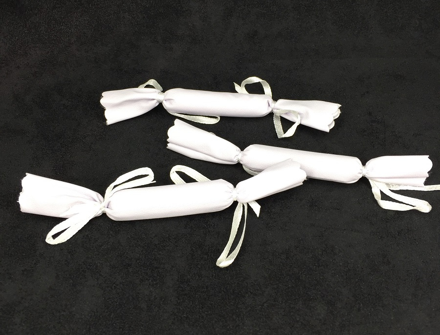 5 Petits supports universels en similicuir pour bagues enfant