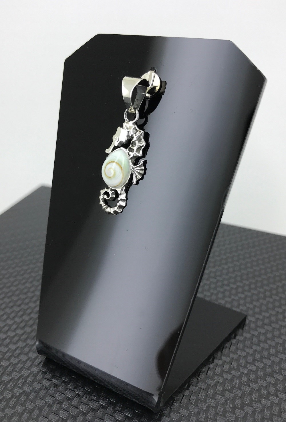 Pendentif Hippocampe Oeil de Sainte Lucie en Argent 92.5