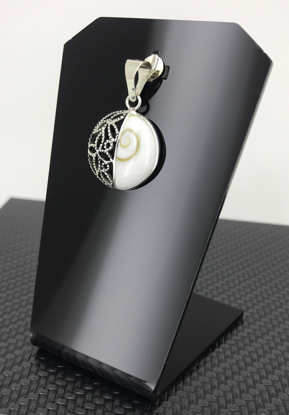 Pendentif Oeil de Sainte Lucie Monté sur Argent 925.