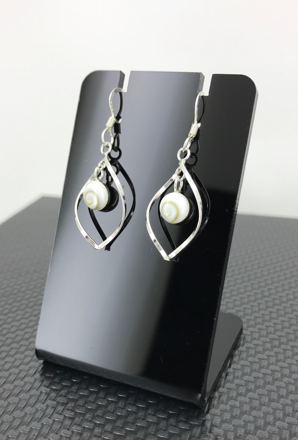 Boucles d'Oreilles Ruban Argent et Oeil de Sainte Lucie