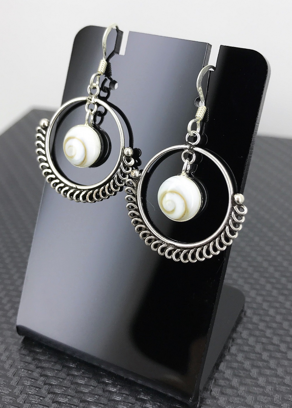 Boucles d'Oreilles Oeil de Sainte Lucie Rond et Argent Spirales