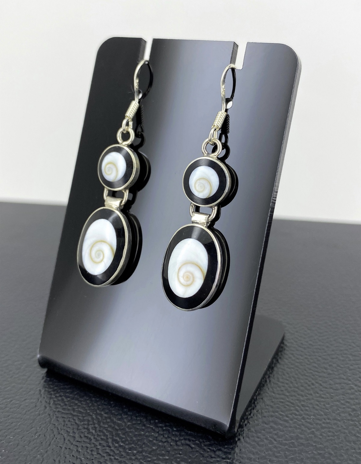 Boucles d'Oreilles Argent Oeil de Sainte Lucie et Résine Noire