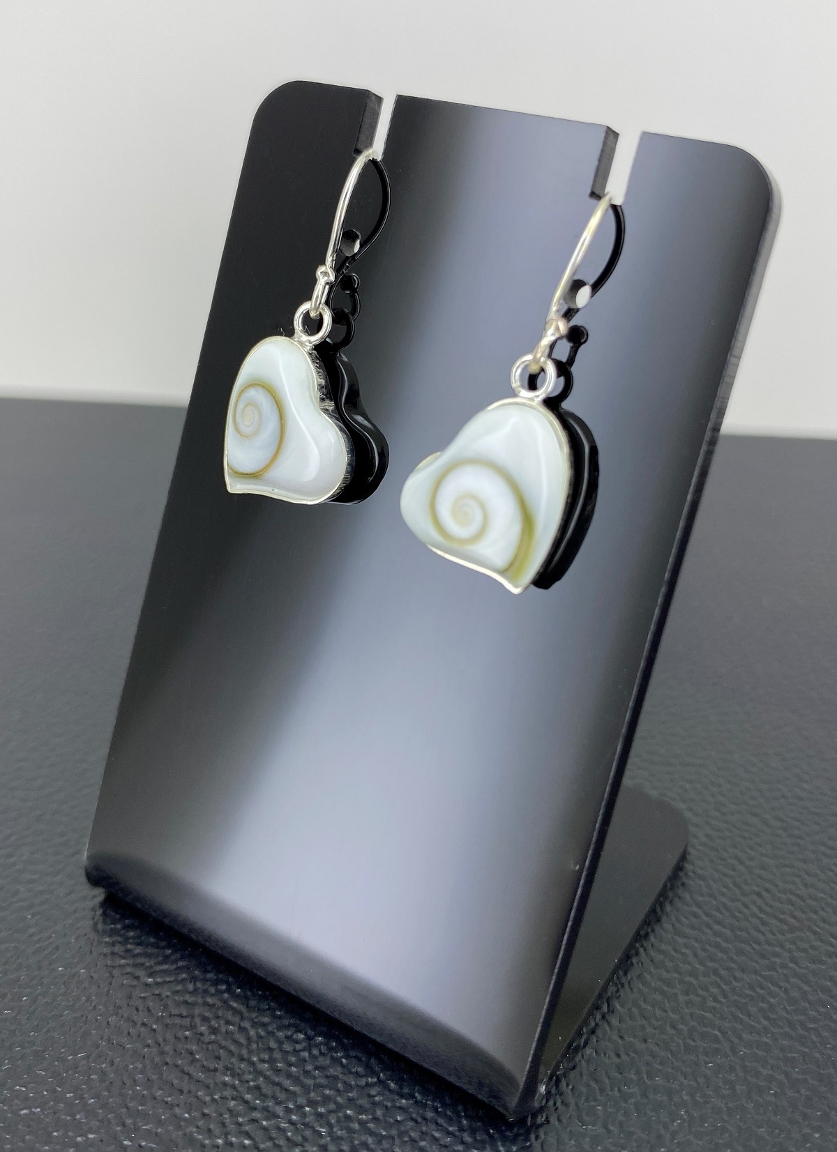 Boucles d'Oreilles Argent et Oeil de Sainte Lucie - Coeur 12 mm.