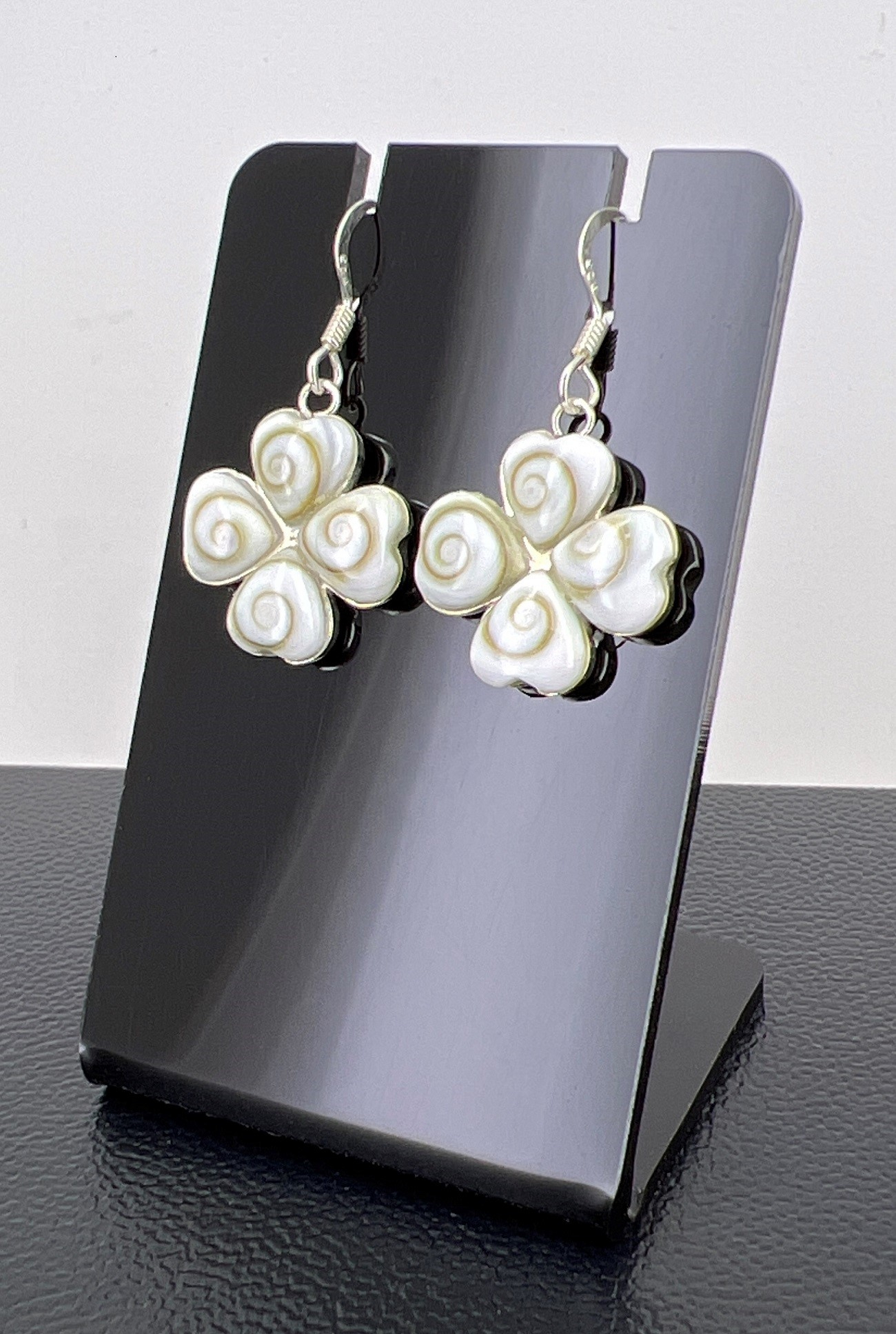 Boucles d'Oreilles Argent Oeil de Sainte Lucie Trèfle en Coeurs