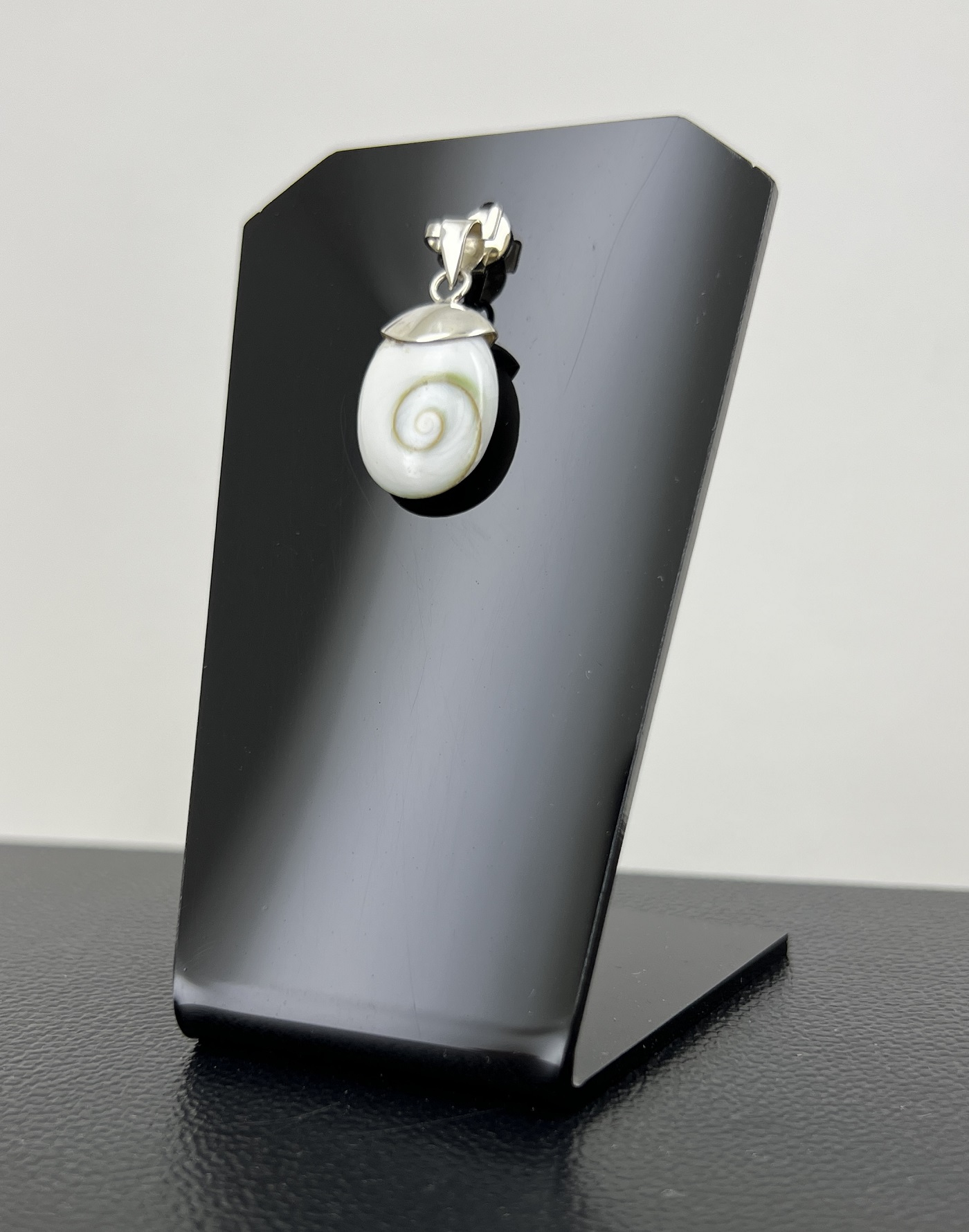 Pendentif Oeil de Sainte Lucie Ovale en Argent 925.