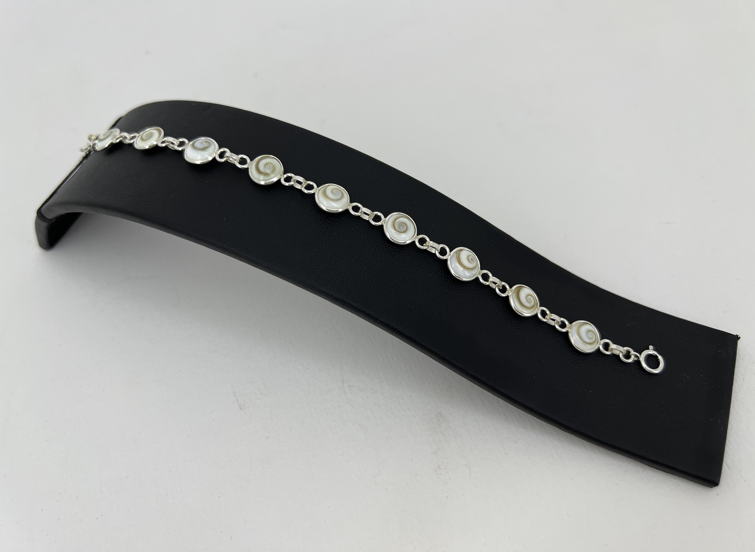 Bracelet Argent avec Oeil de Sainte Lucie - 9 Yeux  Ronds 8 mm.