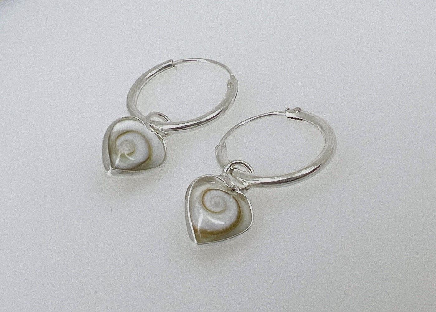 Boucles d'Oreilles Mini Créoles Oeil de Sainte Lucie et Argent