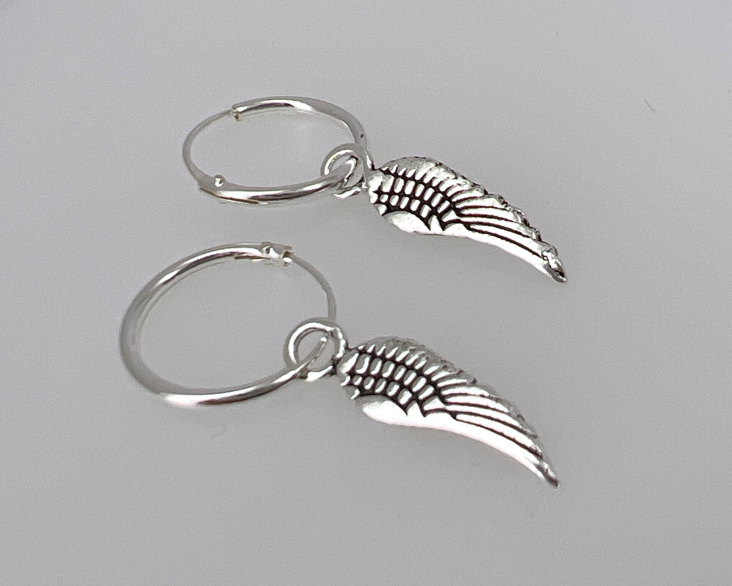 Boucles d'Oreilles Mini Créoles et Ailes d'Ange en Argent