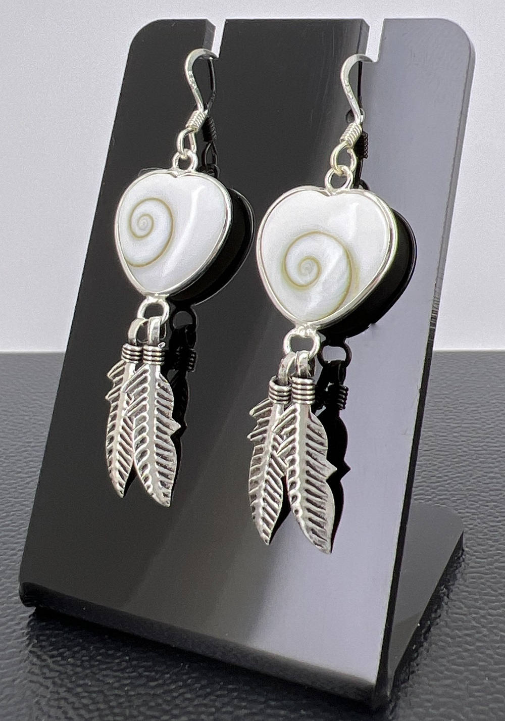 Paire de Boucles d'Oreilles Oeil de Sainte Lucie Coeur et Plumes