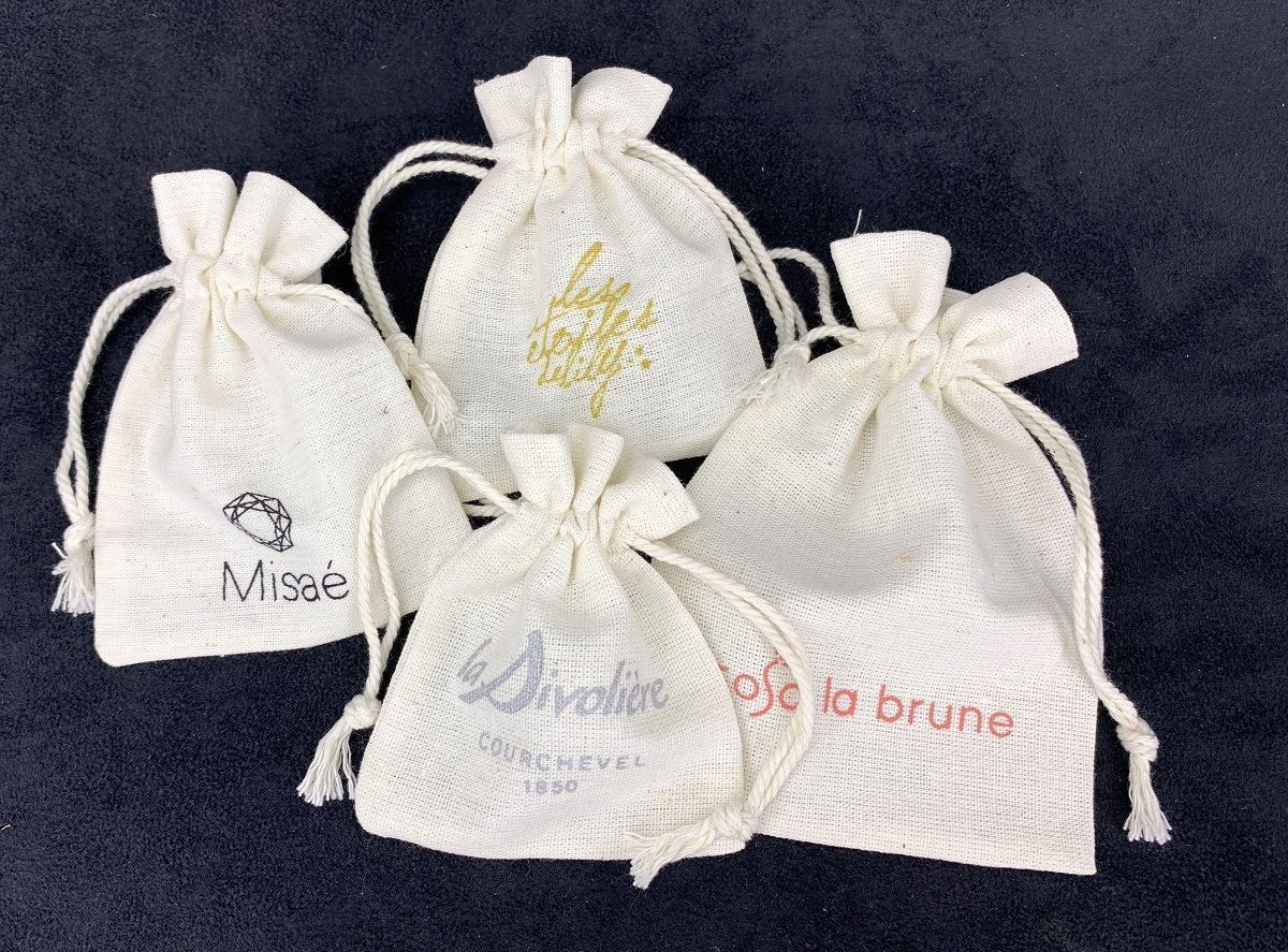 Pochette en Coton Naturel 13 x 15 cm avec Logo Monochrome