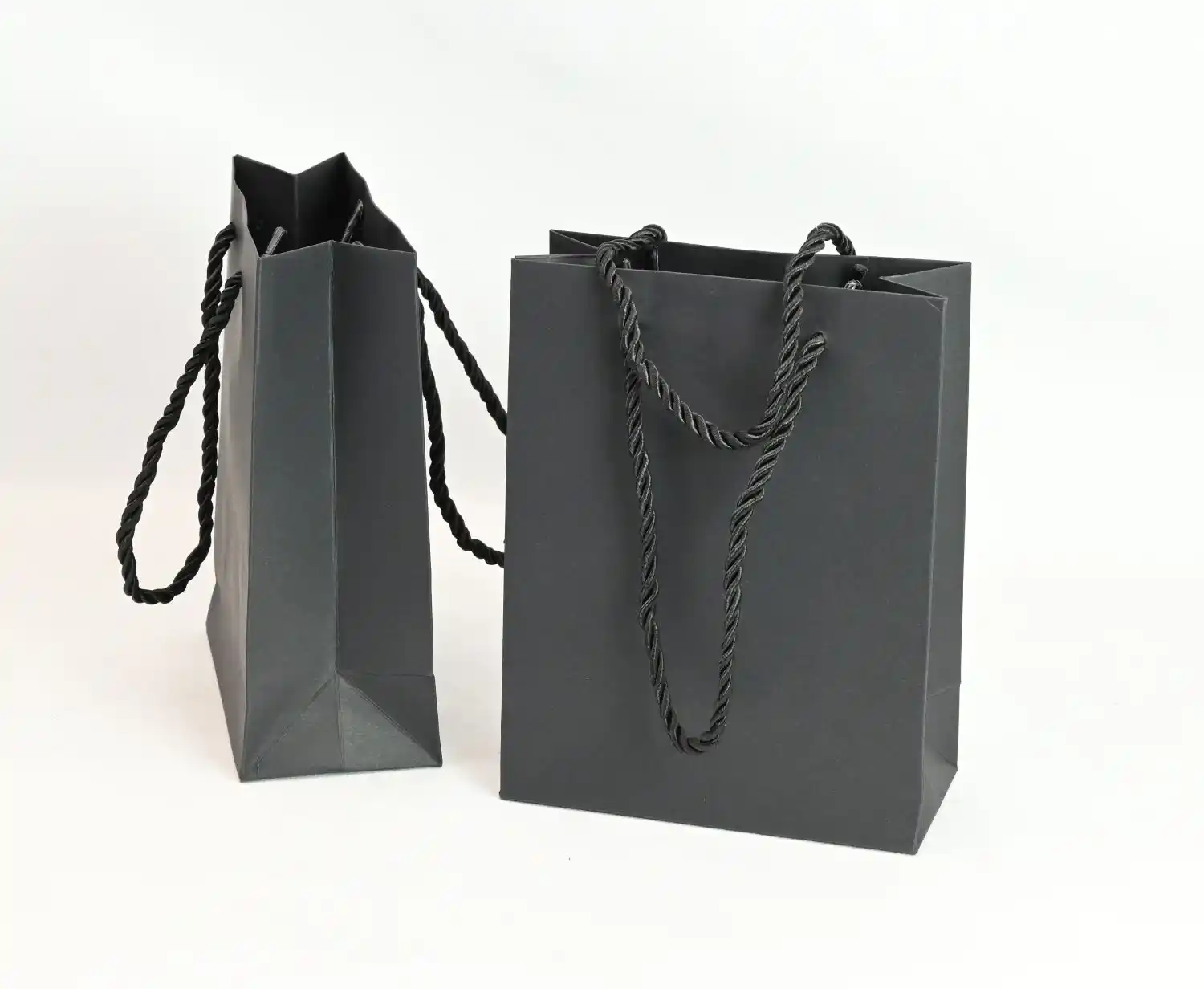 Lot de 12 Sacs Papier Kraft Noir avec Soufflet - 16 x 12 x 6 cm 