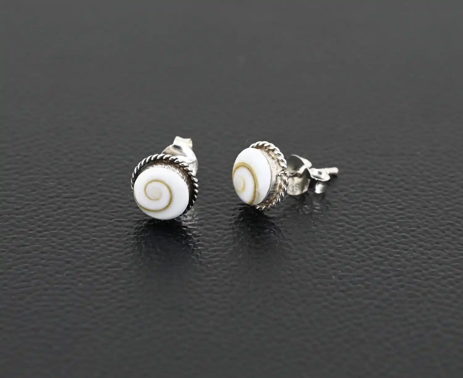 Paire de Puces Boucles d'Oreilles Oeil de Sainte Lucie Baroques Rondes 6 mm. 