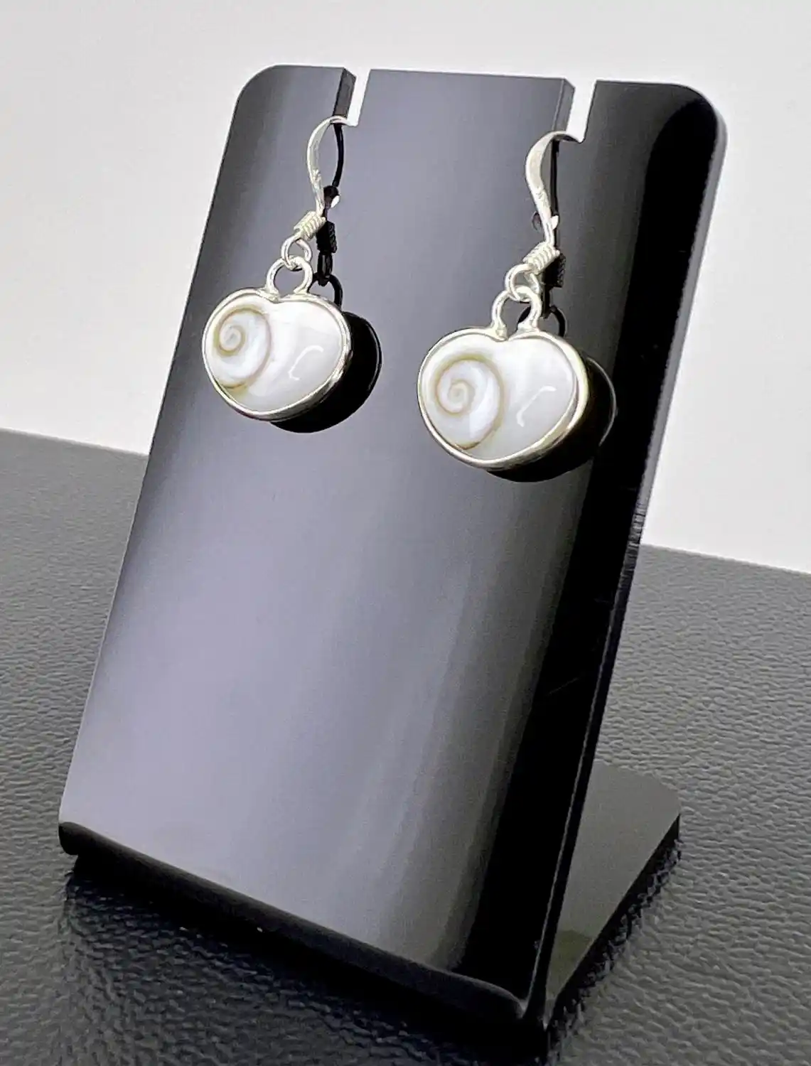 Boucles d'Oreilles Oeil de Sainte Lucie en Coeur et argent. 