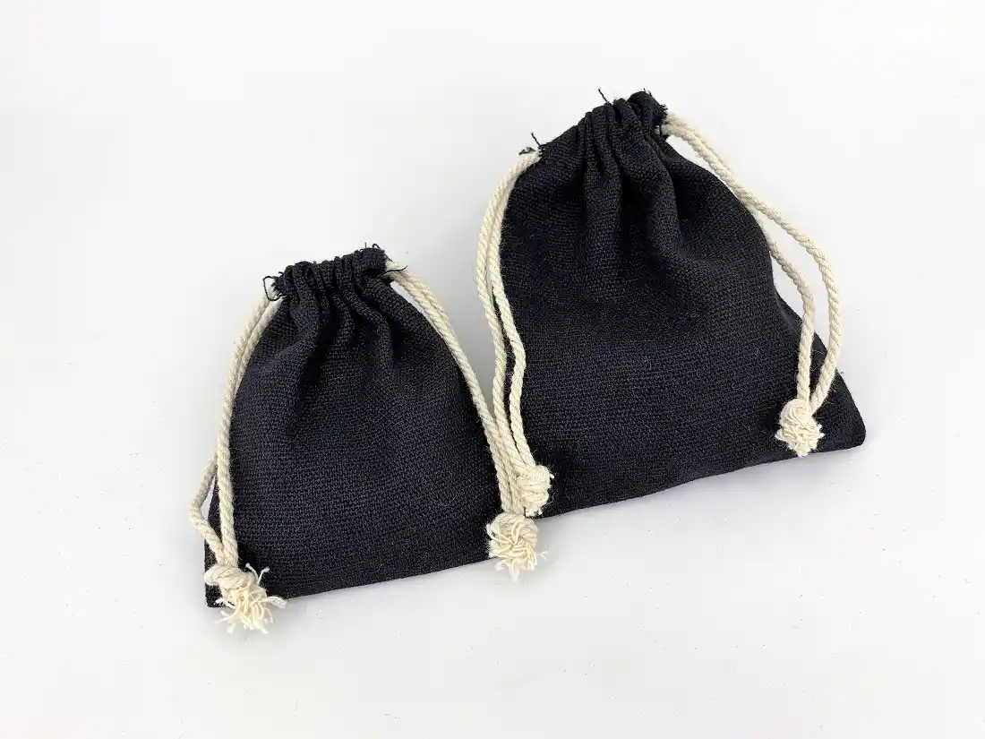Lot de 12 Pochettes Cadeau en Coton Noir et Cordon Ecru - 2 Tailles 