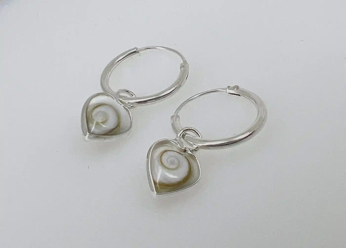 Boucles d'Oreilles Mini Créoles Oeil de Sainte Lucie et Argent 