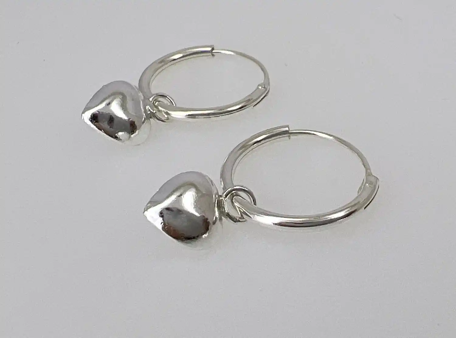 Boucles d'Oreilles Mini Créoles et Coeur en Argent 