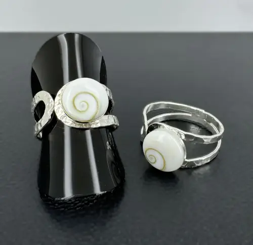 Bague Oeil de Sainte Lucie Monté sur Argent 925. 