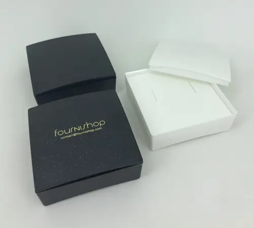 300 Boites Cadeau Plastique avec logo: 4 x 4 x 3.5 cm 