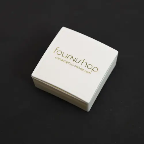 300 Boites Cadeau Plastique avec logo: 4 x 4 x 3.5 cm 