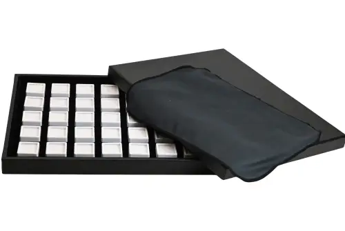 Coffret Gemmologie / Diamantaire  avec 35 Boîtes Vitrées 3 x 3 cm Blanches. 