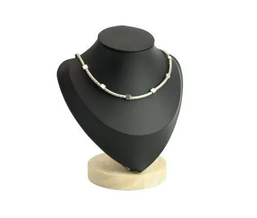 Buste colliers similicuir et bois _ 17 cm 