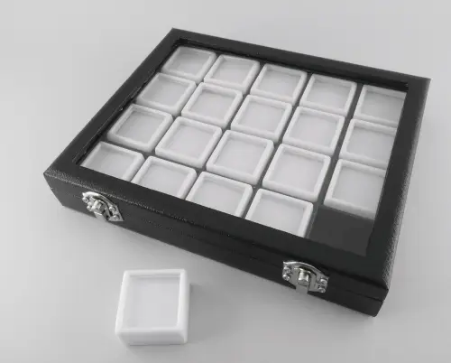 Coffret Vitré avec 20 Boîtes Gemmologie 