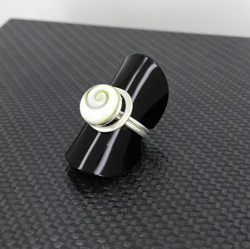 Bague Oeil de Sainte Lucie en Argent Forme Ronde 