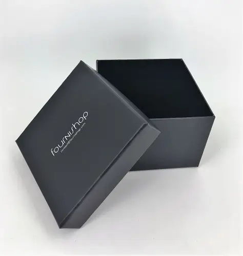 100 Boites Cadeau Cartonnées avec logo: 8,5 x 8,5 x 6 cm 